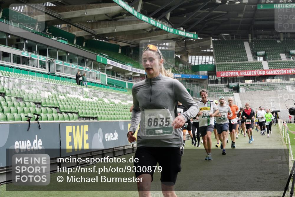 05.10.2025 - 20. swb-Marathon Bremen Michael Burmester http://msf.ph/oto/9330879 05.10.2025 13:03:54 Laufen im Stadion 360, 396, 414, 527, 592, 725, 898, 958, 1019, 1067, 1084, 1178, 1275, 1331, 1336, 1413, 1425, 1468, 1469, 1507, 1514, 1695, 1705, 1914, 1975, 2016, 2339, 2375, 2567, 2597, 2696, 2791, 3037, 3072, 3313, 3485, 4005, 4053, 4087, 4335, 4453, 4462, 4524, 4528, 4637, 4638, 4651, 4767, 4769, 4793, 4840, 5043, 5137, 5162, 5212, 5236, 5343, 5410, 5431, 5489, 5523, 5763, 5832, 5867, 5966, 5969, 6011, 6138, 6145, 6287, 6414, 6447, 6529, 6584, 6635, 7315, 7316, 7607, 7653, 227, 375 meine-sportfotos.de