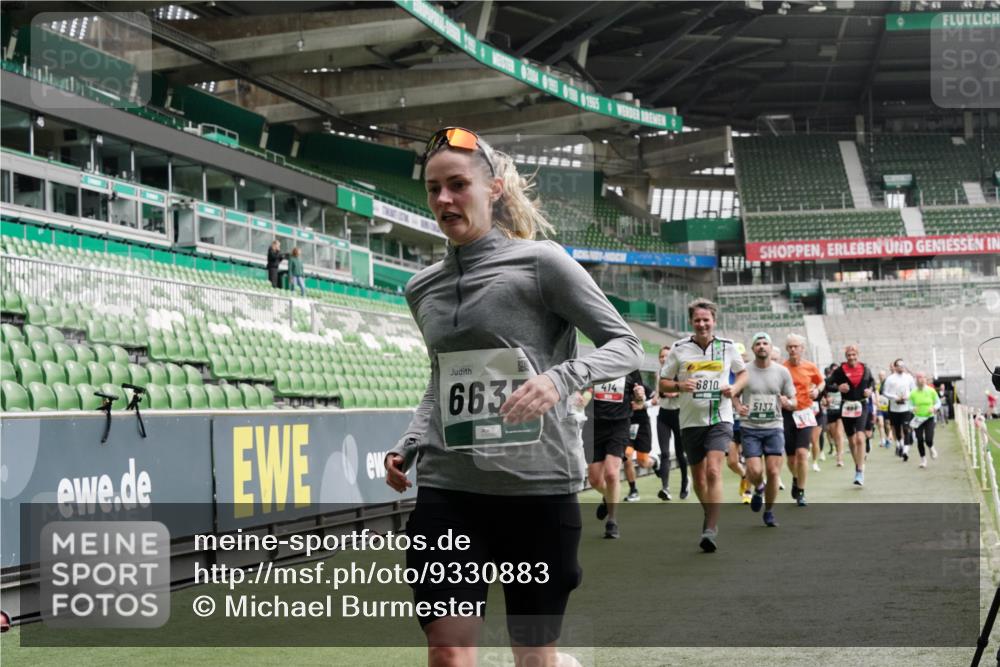 05.10.2025 - 20. swb-Marathon Bremen Michael Burmester http://msf.ph/oto/9330883 05.10.2025 13:03:54 Laufen im Stadion 360, 396, 414, 527, 592, 725, 898, 958, 1019, 1067, 1084, 1178, 1275, 1331, 1336, 1413, 1425, 1468, 1469, 1507, 1514, 1695, 1705, 1914, 1975, 2016, 2339, 2375, 2567, 2597, 2696, 2791, 3037, 3072, 3313, 3485, 4005, 4053, 4087, 4335, 4453, 4462, 4524, 4528, 4637, 4638, 4651, 4767, 4769, 4793, 4840, 5043, 5137, 5162, 5212, 5236, 5343, 5410, 5431, 5489, 5523, 5763, 5832, 5867, 5966, 5969, 6011, 6138, 6145, 6287, 6414, 6447, 6529, 6584, 6635, 7315, 7316, 7607, 7653, 227, 375 meine-sportfotos.de