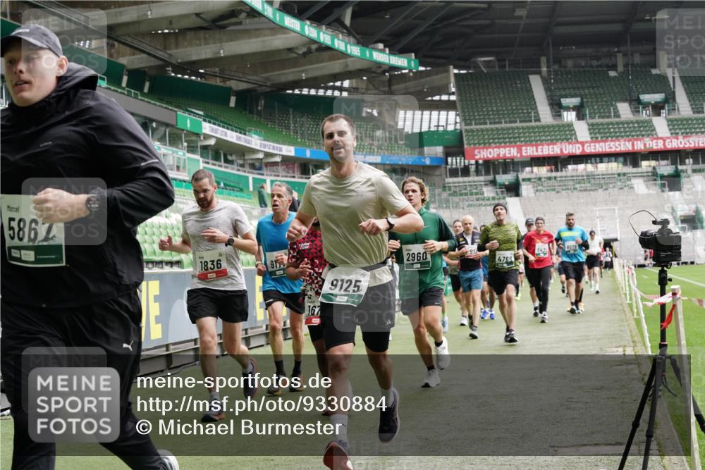 05.10.2025 - 20. swb-Marathon Bremen Michael Burmester http://msf.ph/oto/9330884 05.10.2025 13:03:12 Laufen im Stadion 227, 293, 375, 396, 527, 616, 721, 725, 764, 828, 1121, 1178, 1275, 1405, 1425, 1469, 1507, 1568, 1670, 1705, 1733, 1836, 1944, 2357, 2393, 2407, 2597, 2696, 2772, 2791, 2960, 2984, 3019, 3147, 3313, 3424, 3917, 4026, 4321, 4322, 4714, 4767, 4769, 4885, 5410, 5431, 5527, 5755, 5763, 5867, 5884, 6138, 6215, 6417, 6481, 6666, 7217, 7315, 7316, 7407, 7433, 7540, 7607, 7653, 7659, 8375, 8526, 8957, 97, 518, 729, 843, 921, 1704, 2272, 2774, 3217, 4129, 4847 meine-sportfotos.de