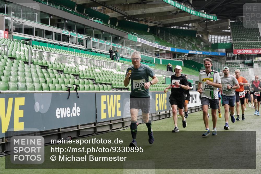 05.10.2025 - 20. swb-Marathon Bremen Michael Burmester http://msf.ph/oto/9330895 05.10.2025 13:03:55 Laufen im Stadion 360, 396, 414, 527, 592, 725, 898, 958, 1019, 1067, 1084, 1178, 1275, 1331, 1336, 1413, 1425, 1468, 1469, 1507, 1514, 1695, 1705, 1852, 1914, 1975, 2016, 2339, 2375, 2567, 2597, 2696, 2791, 3037, 3072, 3313, 3485, 4005, 4053, 4087, 4335, 4453, 4462, 4524, 4528, 4637, 4638, 4651, 4767, 4769, 4793, 4840, 5043, 5137, 5162, 5212, 5236, 5343, 5410, 5431, 5489, 5523, 5763, 5832, 5966, 5969, 6011, 6138, 6145, 6287, 6414, 6447, 6529, 6584, 6635, 7607, 7653, 227, 375 meine-sportfotos.de