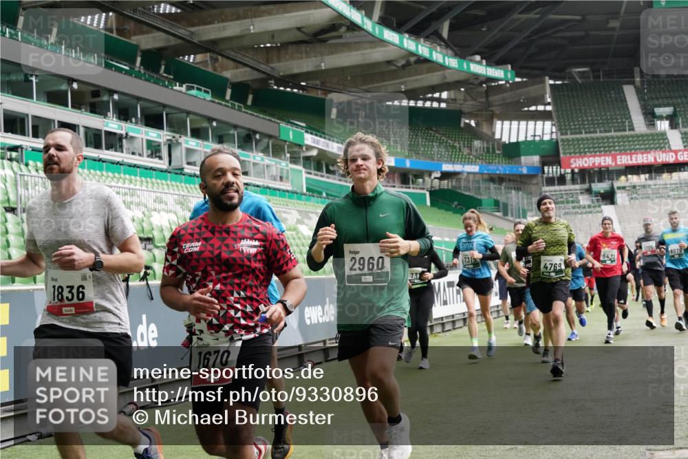 05.10.2025 - 20. swb-Marathon Bremen Michael Burmester http://msf.ph/oto/9330896 05.10.2025 13:03:13 Laufen im Stadion 227, 293, 375, 396, 527, 616, 721, 725, 764, 828, 1121, 1178, 1275, 1405, 1425, 1469, 1507, 1568, 1670, 1705, 1733, 1836, 1944, 2357, 2375, 2393, 2407, 2597, 2696, 2772, 2791, 2960, 2984, 3019, 3147, 3313, 3424, 3917, 4026, 4321, 4322, 4714, 4767, 4769, 4885, 5410, 5431, 5527, 5755, 5763, 5867, 5884, 6138, 6215, 6417, 6481, 6666, 7315, 7316, 7407, 7433, 7540, 7607, 7653, 7659, 8375, 8526, 8957, 97, 518, 729, 843, 921, 1704, 2272, 2772, 2774, 3217, 4129, 4847 meine-sportfotos.de