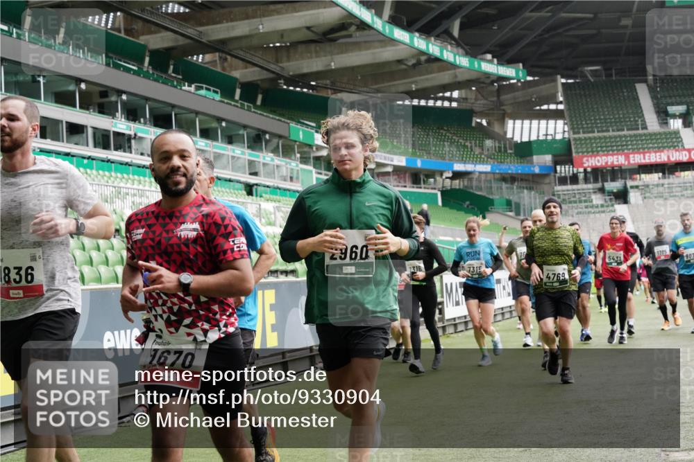 05.10.2025 - 20. swb-Marathon Bremen Michael Burmester http://msf.ph/oto/9330904 05.10.2025 13:03:14 Laufen im Stadion 227, 293, 375, 396, 527, 616, 721, 725, 764, 828, 1067, 1121, 1178, 1275, 1405, 1425, 1469, 1507, 1568, 1670, 1705, 1733, 1836, 1944, 2339, 2357, 2375, 2393, 2407, 2597, 2696, 2791, 2960, 2984, 3019, 3147, 3313, 3424, 3917, 4026, 4321, 4322, 4714, 4767, 4769, 4885, 5410, 5431, 5527, 5755, 5763, 5867, 5884, 6138, 6215, 6417, 6481, 6666, 7315, 7316, 7407, 7433, 7540, 7607, 7653, 7659, 8375, 8526, 8957, 97, 518, 729, 843, 921, 1704, 2272, 2772, 2774, 3217, 3917, 4129, 4847 meine-sportfotos.de