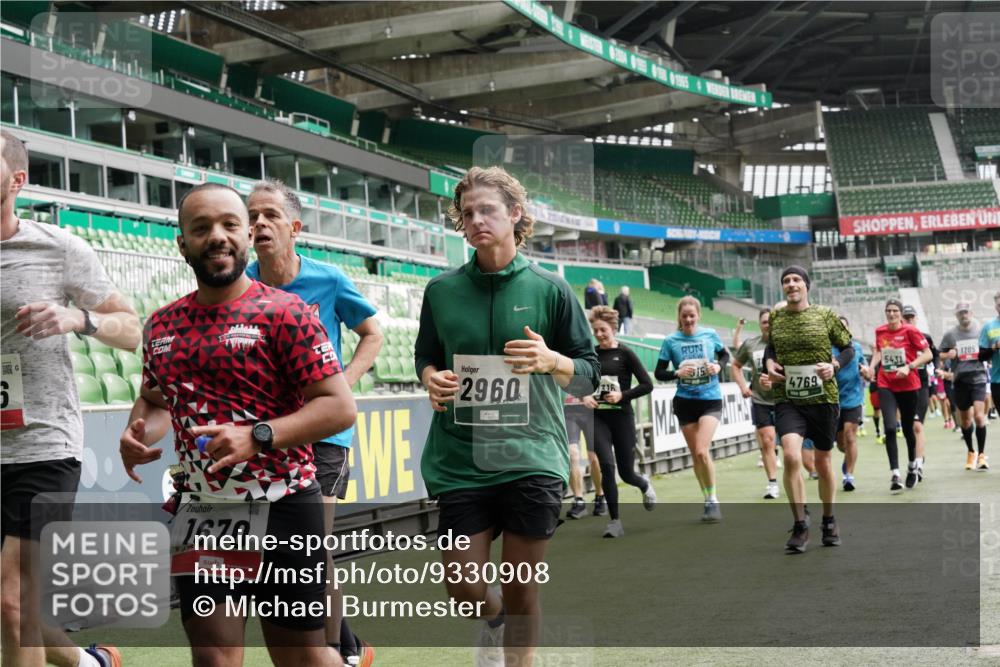 05.10.2025 - 20. swb-Marathon Bremen Michael Burmester http://msf.ph/oto/9330908 05.10.2025 13:03:14 Laufen im Stadion 227, 293, 375, 396, 527, 616, 721, 725, 764, 828, 1067, 1121, 1178, 1275, 1405, 1425, 1469, 1507, 1568, 1670, 1705, 1733, 1836, 1944, 2339, 2357, 2375, 2393, 2407, 2597, 2696, 2791, 2960, 2984, 3019, 3147, 3313, 3424, 3917, 4026, 4321, 4322, 4714, 4767, 4769, 4885, 5410, 5431, 5527, 5755, 5763, 5867, 5884, 6138, 6215, 6417, 6481, 6666, 7315, 7316, 7407, 7433, 7540, 7607, 7653, 7659, 8375, 8526, 8957, 97, 518, 729, 843, 921, 1704, 2272, 2772, 2774, 3217, 3917, 4129, 4847 meine-sportfotos.de