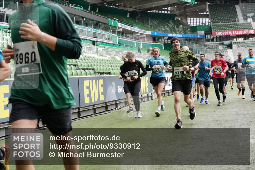 05.10.2025 - 20. swb-Marathon Bremen Michael Burmester http://msf.ph/oto/9330912 05.10.2025 13:03:15 Laufen im Stadion 227, 293, 375, 396, 527, 616, 721, 725, 764, 828, 1067, 1121, 1178, 1275, 1331, 1405, 1425, 1469, 1507, 1568, 1670, 1705, 1733, 1836, 1944, 2339, 2357, 2375, 2393, 2407, 2597, 2696, 2791, 2960, 2984, 3019, 3147, 3313, 3424, 4026, 4321, 4714, 4767, 4769, 4885, 5410, 5431, 5523, 5527, 5755, 5763, 5867, 5884, 6138, 6215, 6417, 6481, 6666, 7315, 7316, 7407, 7540, 7607, 7653, 8375, 8526, 8957, 97, 518, 729, 843, 921, 1704, 2772, 2774, 3217, 3917, 4129, 4847 meine-sportfotos.de