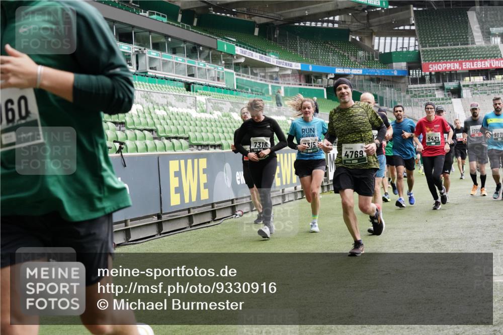 05.10.2025 - 20. swb-Marathon Bremen Michael Burmester http://msf.ph/oto/9330916 05.10.2025 13:03:15 Laufen im Stadion 227, 293, 375, 396, 527, 616, 721, 725, 764, 828, 1067, 1121, 1178, 1275, 1331, 1405, 1425, 1469, 1507, 1568, 1670, 1705, 1733, 1836, 1944, 2339, 2357, 2375, 2393, 2407, 2597, 2696, 2791, 2960, 2984, 3019, 3147, 3313, 3424, 4026, 4321, 4714, 4767, 4769, 4885, 5410, 5431, 5523, 5527, 5755, 5763, 5867, 5884, 6138, 6215, 6417, 6481, 6666, 7315, 7316, 7407, 7540, 7607, 7653, 8375, 8526, 8957, 97, 518, 729, 843, 921, 1704, 2772, 2774, 3217, 3917, 4129, 4847 meine-sportfotos.de