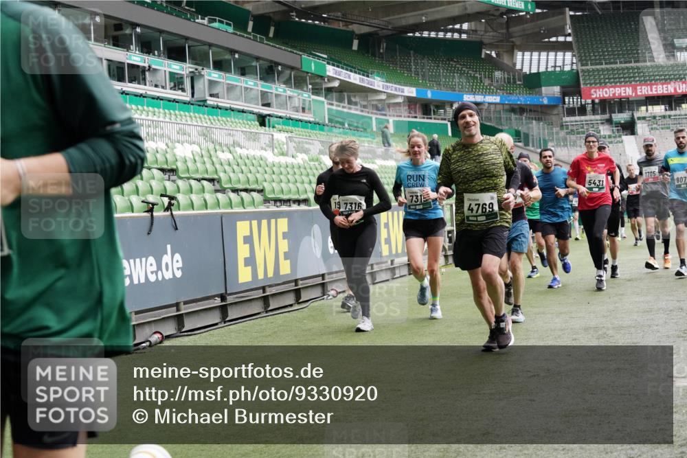 05.10.2025 - 20. swb-Marathon Bremen Michael Burmester http://msf.ph/oto/9330920 05.10.2025 13:03:15 Laufen im Stadion 227, 293, 375, 396, 527, 616, 721, 725, 764, 828, 1067, 1121, 1178, 1275, 1331, 1405, 1425, 1469, 1507, 1568, 1670, 1705, 1733, 1836, 1944, 2339, 2357, 2375, 2393, 2407, 2597, 2696, 2791, 2960, 2984, 3019, 3147, 3313, 3424, 4026, 4321, 4714, 4767, 4769, 4885, 5410, 5431, 5523, 5527, 5755, 5763, 5867, 5884, 6138, 6215, 6417, 6481, 6666, 7315, 7316, 7407, 7540, 7607, 7653, 8375, 8526, 8957, 97, 518, 729, 843, 921, 1704, 2772, 2774, 3217, 3917, 4129, 4847 meine-sportfotos.de