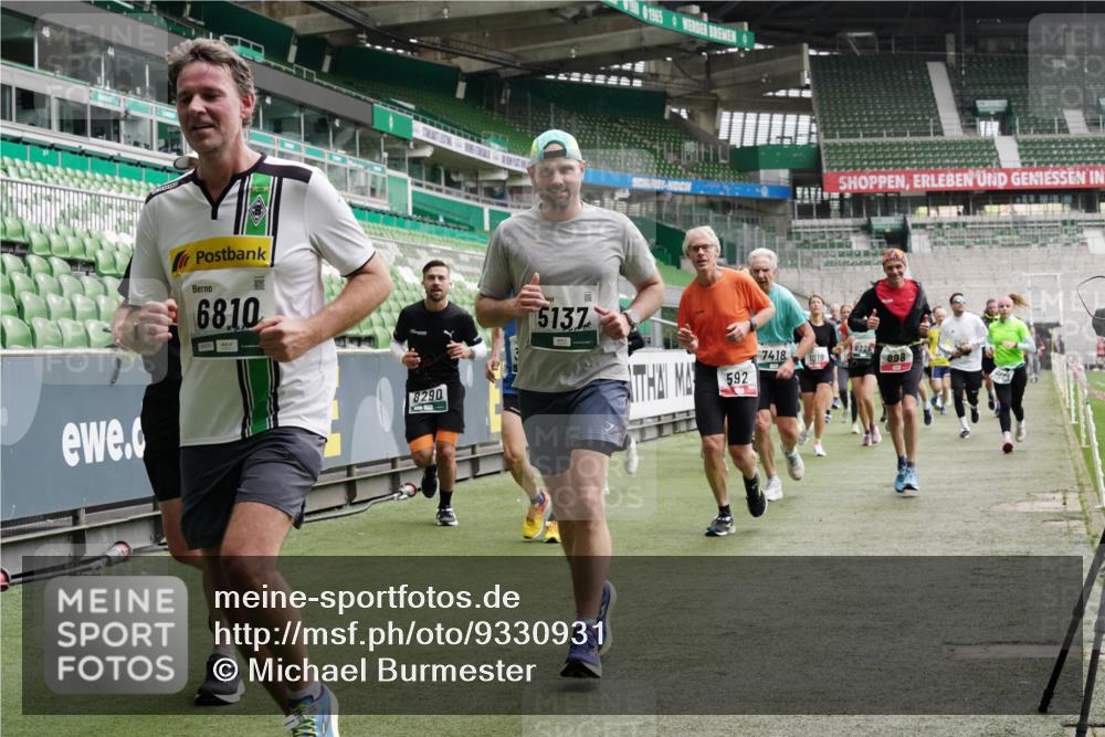 05.10.2025 - 20. swb-Marathon Bremen Michael Burmester http://msf.ph/oto/9330931 05.10.2025 13:03:58 Laufen im Stadion 360, 396, 414, 527, 592, 725, 898, 958, 1019, 1067, 1084, 1178, 1275, 1331, 1336, 1413, 1425, 1468, 1469, 1507, 1514, 1695, 1705, 1852, 1914, 1975, 1997, 2016, 2339, 2375, 2567, 2696, 2791, 3037, 3072, 3313, 3485, 4005, 4053, 4087, 4335, 4453, 4462, 4524, 4528, 4637, 4638, 4651, 4767, 4793, 4840, 5043, 5137, 5162, 5212, 5236, 5343, 5410, 5489, 5523, 5763, 5832, 5966, 5969, 6011, 6138, 6145, 6287, 6414, 6447, 6529, 6584, 6635, 7607, 227, 375, 2597 meine-sportfotos.de