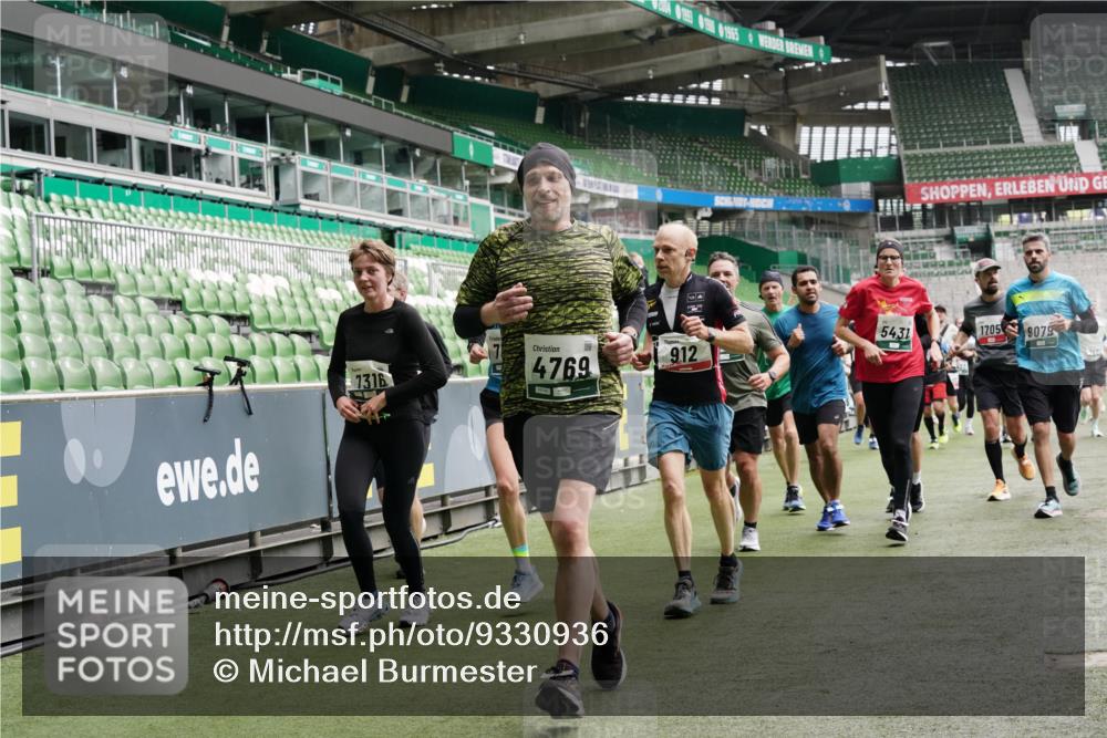 05.10.2025 - 20. swb-Marathon Bremen Michael Burmester http://msf.ph/oto/9330936 05.10.2025 13:03:16 Laufen im Stadion 227, 293, 375, 396, 527, 616, 721, 725, 764, 828, 1067, 1121, 1178, 1275, 1331, 1405, 1425, 1469, 1507, 1514, 1568, 1670, 1705, 1733, 1836, 1944, 2339, 2357, 2375, 2393, 2407, 2597, 2696, 2791, 2960, 2984, 3019, 3147, 3313, 3424, 4026, 4321, 4714, 4767, 4769, 4885, 5410, 5431, 5523, 5527, 5755, 5763, 5867, 5884, 6138, 6215, 6417, 6481, 6666, 7315, 7316, 7407, 7540, 7607, 7653, 8375, 8526, 8957, 97, 518, 729, 921, 1121, 1704, 2772, 2774, 3217, 3917, 4129, 4847 meine-sportfotos.de