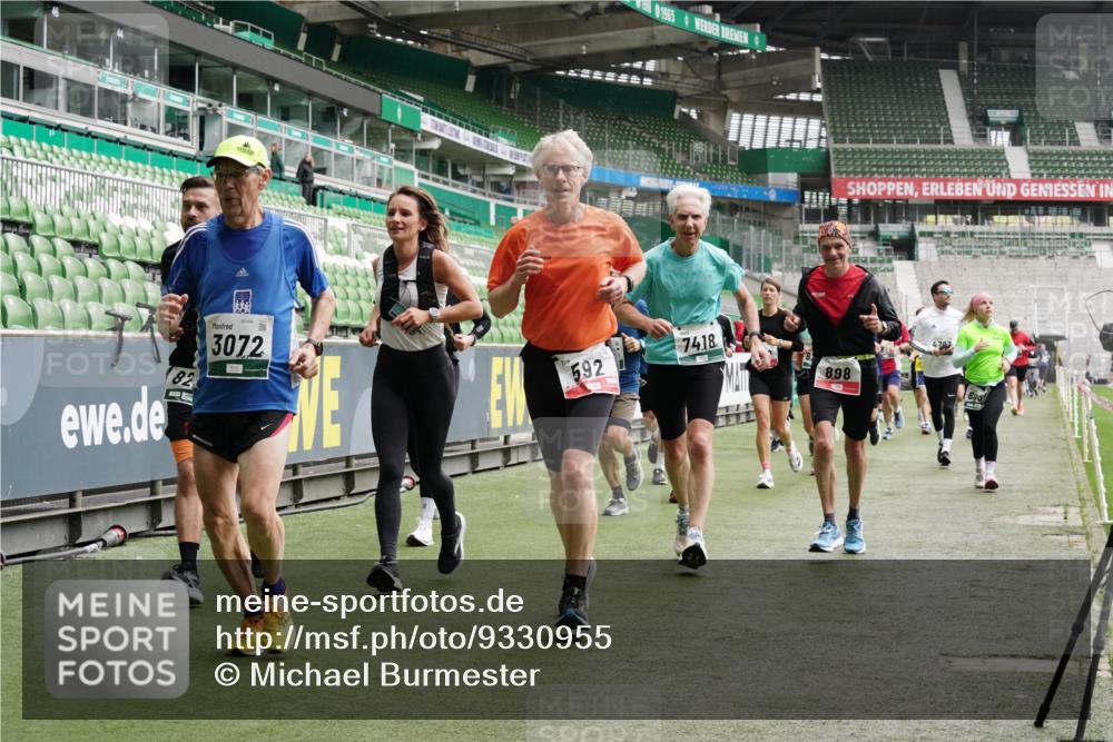 05.10.2025 - 20. swb-Marathon Bremen Michael Burmester http://msf.ph/oto/9330955 05.10.2025 13:03:59 Laufen im Stadion 360, 396, 414, 527, 592, 725, 898, 958, 1019, 1067, 1080, 1084, 1178, 1275, 1331, 1336, 1413, 1425, 1468, 1469, 1507, 1514, 1695, 1705, 1852, 1914, 1975, 1997, 2016, 2339, 2375, 2567, 2696, 2791, 3037, 3072, 3313, 3485, 4005, 4053, 4087, 4335, 4453, 4462, 4524, 4528, 4637, 4638, 4651, 4767, 4793, 4840, 5043, 5137, 5162, 5212, 5236, 5343, 5410, 5489, 5523, 5832, 5966, 5969, 6011, 6138, 6145, 6287, 6414, 6447, 6529, 6584, 6635, 7607, 227, 375, 2597 meine-sportfotos.de