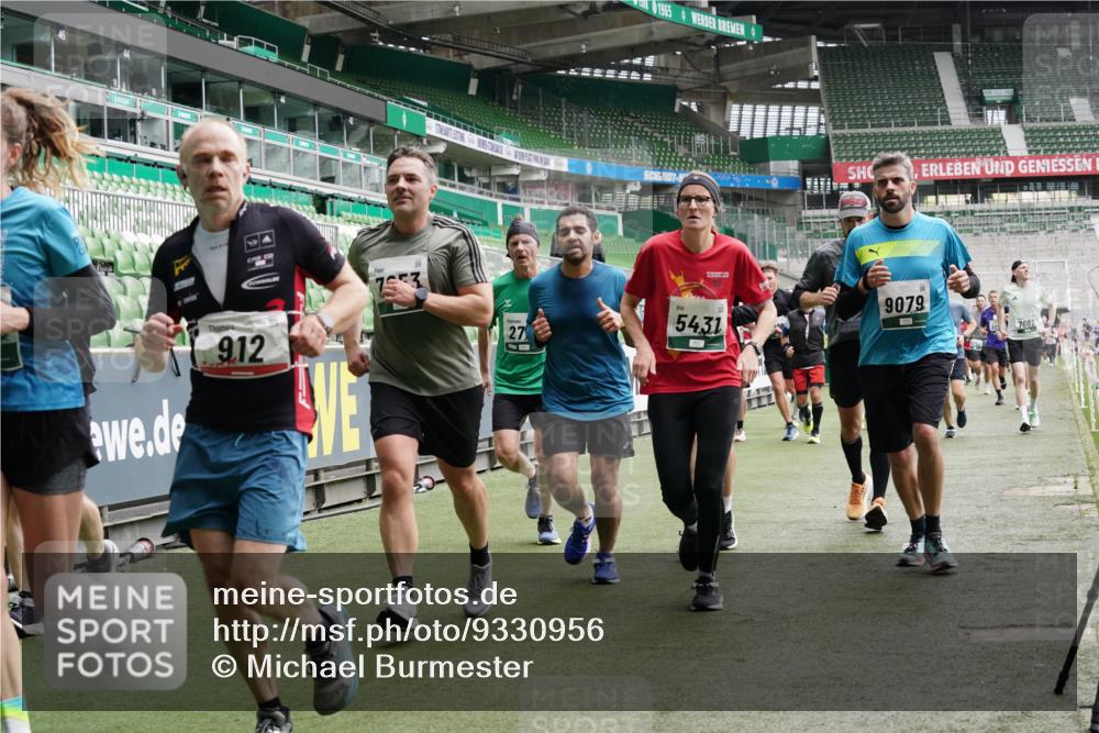 05.10.2025 - 20. swb-Marathon Bremen Michael Burmester http://msf.ph/oto/9330956 05.10.2025 13:03:17 Laufen im Stadion 227, 293, 375, 396, 527, 616, 721, 725, 764, 828, 958, 1067, 1178, 1275, 1331, 1405, 1425, 1469, 1507, 1514, 1568, 1670, 1705, 1733, 1836, 1944, 2339, 2357, 2375, 2393, 2407, 2597, 2696, 2791, 2960, 2984, 3019, 3147, 3313, 3424, 4026, 4321, 4714, 4767, 4769, 4885, 5410, 5431, 5523, 5527, 5755, 5763, 5867, 5884, 6138, 6215, 6417, 6481, 6666, 7315, 7316, 7407, 7540, 7607, 7653, 8375, 8526, 8957, 97, 518, 729, 921, 1121, 1704, 1733, 2772, 2774, 3217, 3917, 4129, 4847 meine-sportfotos.de