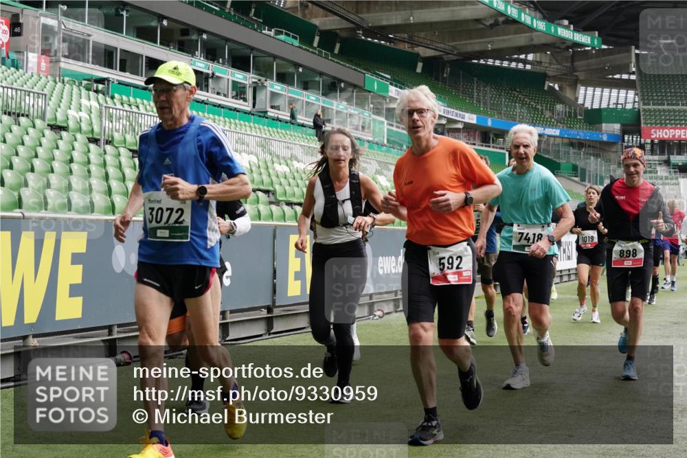 05.10.2025 - 20. swb-Marathon Bremen Michael Burmester http://msf.ph/oto/9330959 05.10.2025 13:04:00 Laufen im Stadion 360, 396, 414, 470, 527, 592, 725, 898, 958, 1019, 1067, 1080, 1084, 1178, 1275, 1331, 1336, 1413, 1425, 1468, 1469, 1507, 1514, 1695, 1852, 1914, 1975, 1997, 2016, 2333, 2339, 2375, 2567, 2617, 2696, 2791, 3037, 3072, 3313, 3485, 4005, 4053, 4087, 4335, 4453, 4462, 4524, 4528, 4637, 4638, 4651, 4767, 4793, 4840, 4928, 5043, 5137, 5162, 5212, 5236, 5343, 5410, 5489, 5523, 5832, 5966, 5969, 6011, 6138, 6145, 6287, 6414, 6447, 6529, 6584, 6635, 7607, 227, 375, 2597 meine-sportfotos.de