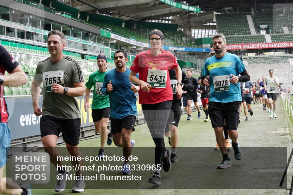 05.10.2025 - 20. swb-Marathon Bremen Michael Burmester http://msf.ph/oto/9330965 05.10.2025 13:03:18 Laufen im Stadion 227, 293, 375, 396, 527, 616, 721, 725, 764, 828, 958, 1067, 1178, 1275, 1331, 1405, 1425, 1469, 1507, 1514, 1568, 1670, 1705, 1836, 1944, 2339, 2357, 2375, 2393, 2407, 2597, 2696, 2791, 2960, 2984, 3019, 3147, 3313, 3424, 4026, 4321, 4714, 4767, 4769, 5410, 5431, 5523, 5527, 5755, 5763, 5867, 5884, 6138, 6215, 6417, 6447, 6481, 6666, 7315, 7316, 7407, 7540, 7607, 7653, 8375, 8526, 8957, 97, 518, 729, 921, 1121, 1704, 1733, 2772, 2774, 3424, 3917, 4129, 4847 meine-sportfotos.de