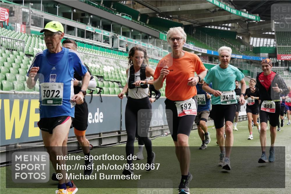05.10.2025 - 20. swb-Marathon Bremen Michael Burmester http://msf.ph/oto/9330967 05.10.2025 13:04:00 Laufen im Stadion 360, 396, 414, 470, 527, 592, 725, 898, 958, 1019, 1067, 1080, 1084, 1178, 1275, 1331, 1336, 1413, 1425, 1468, 1469, 1507, 1514, 1695, 1852, 1914, 1975, 1997, 2016, 2333, 2339, 2375, 2567, 2617, 2696, 2791, 3037, 3072, 3313, 3485, 4005, 4053, 4087, 4335, 4453, 4462, 4524, 4528, 4637, 4638, 4651, 4767, 4793, 4840, 4928, 5043, 5137, 5162, 5212, 5236, 5343, 5410, 5489, 5523, 5832, 5966, 5969, 6011, 6138, 6145, 6287, 6414, 6447, 6529, 6584, 6635, 7607, 227, 375, 2597 meine-sportfotos.de