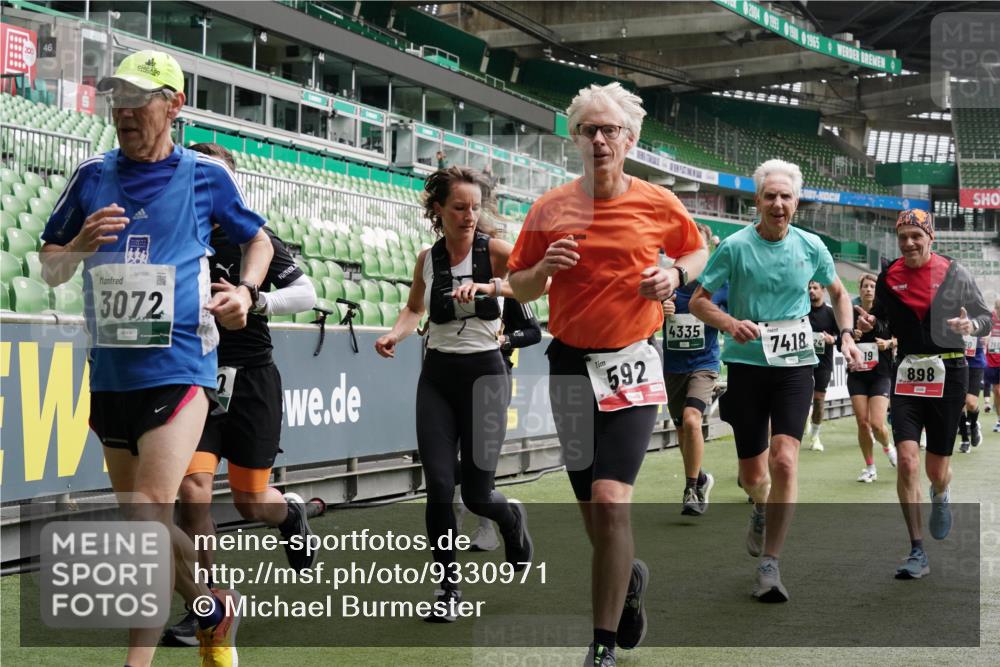 05.10.2025 - 20. swb-Marathon Bremen Michael Burmester http://msf.ph/oto/9330971 05.10.2025 13:04:00 Laufen im Stadion 360, 396, 414, 470, 527, 592, 725, 898, 958, 1019, 1067, 1080, 1084, 1178, 1275, 1331, 1336, 1413, 1425, 1468, 1469, 1507, 1514, 1695, 1852, 1914, 1975, 1997, 2016, 2333, 2339, 2375, 2567, 2617, 2696, 2791, 3037, 3072, 3313, 3485, 4005, 4053, 4087, 4335, 4453, 4462, 4524, 4528, 4637, 4638, 4651, 4767, 4793, 4840, 4928, 5043, 5137, 5162, 5212, 5236, 5343, 5410, 5489, 5523, 5832, 5966, 5969, 6011, 6138, 6145, 6287, 6414, 6447, 6529, 6584, 6635, 7607, 227, 375, 2597 meine-sportfotos.de