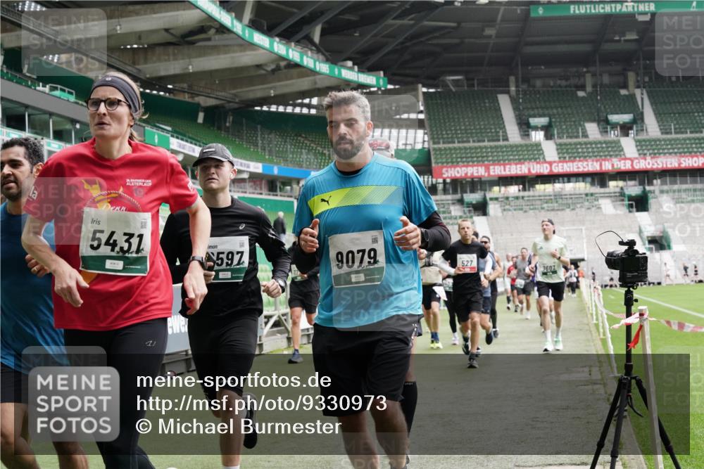 05.10.2025 - 20. swb-Marathon Bremen Michael Burmester http://msf.ph/oto/9330973 05.10.2025 13:03:19 Laufen im Stadion 227, 293, 375, 396, 527, 616, 721, 725, 764, 828, 958, 1067, 1178, 1275, 1331, 1405, 1425, 1469, 1507, 1514, 1568, 1670, 1705, 1836, 1944, 2016, 2339, 2357, 2375, 2393, 2407, 2597, 2696, 2791, 2960, 2984, 3019, 3147, 3313, 4026, 4321, 4714, 4767, 4769, 5410, 5431, 5523, 5527, 5755, 5763, 5867, 5884, 6138, 6215, 6417, 6447, 6481, 6666, 7315, 7316, 7407, 7540, 7607, 7653, 8375, 8526, 8957, 97, 518, 729, 921, 1121, 1704, 1733, 2772, 2774, 3424, 3917, 4129, 4847 meine-sportfotos.de