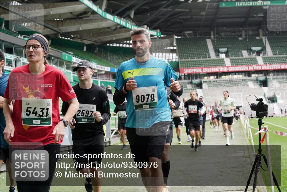 05.10.2025 - 20. swb-Marathon Bremen Michael Burmester http://msf.ph/oto/9330976 05.10.2025 13:03:19 Laufen im Stadion 227, 293, 375, 396, 527, 616, 721, 725, 764, 828, 958, 1067, 1178, 1275, 1331, 1405, 1425, 1469, 1507, 1514, 1568, 1670, 1705, 1836, 1944, 2016, 2339, 2357, 2375, 2393, 2407, 2597, 2696, 2791, 2960, 2984, 3019, 3147, 3313, 4026, 4321, 4714, 4767, 4769, 5410, 5431, 5523, 5527, 5755, 5763, 5867, 5884, 6138, 6215, 6417, 6447, 6481, 6666, 7315, 7316, 7407, 7540, 7607, 7653, 8375, 8526, 8957, 97, 518, 729, 921, 1121, 1704, 1733, 2772, 2774, 3424, 3917, 4129, 4847 meine-sportfotos.de