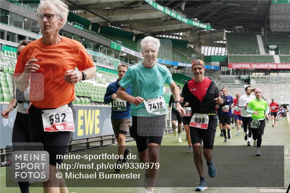 05.10.2025 - 20. swb-Marathon Bremen Michael Burmester http://msf.ph/oto/9330979 05.10.2025 13:04:01 Laufen im Stadion 360, 396, 414, 470, 527, 592, 725, 898, 958, 1019, 1067, 1080, 1084, 1275, 1331, 1336, 1413, 1468, 1469, 1478, 1507, 1514, 1695, 1852, 1914, 1975, 1997, 2016, 2333, 2339, 2375, 2567, 2617, 2696, 3037, 3072, 3313, 3485, 4005, 4053, 4087, 4335, 4453, 4462, 4524, 4528, 4637, 4638, 4651, 4767, 4793, 4803, 4840, 4928, 5043, 5137, 5162, 5212, 5236, 5343, 5410, 5489, 5523, 5832, 5966, 5969, 6011, 6138, 6145, 6287, 6414, 6447, 6529, 6584, 6635, 7607, 227, 375, 2597 meine-sportfotos.de