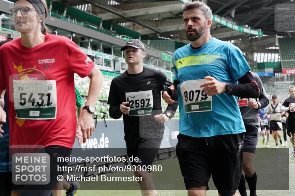 05.10.2025 - 20. swb-Marathon Bremen Michael Burmester http://msf.ph/oto/9330980 05.10.2025 13:03:19 Laufen im Stadion 227, 293, 375, 396, 527, 616, 721, 725, 764, 828, 958, 1067, 1178, 1275, 1331, 1405, 1425, 1469, 1507, 1514, 1568, 1670, 1705, 1836, 1944, 2016, 2339, 2357, 2375, 2393, 2407, 2597, 2696, 2791, 2960, 2984, 3019, 3147, 3313, 4026, 4321, 4714, 4767, 4769, 5410, 5431, 5523, 5527, 5755, 5763, 5867, 5884, 6138, 6215, 6417, 6447, 6481, 6666, 7315, 7316, 7407, 7540, 7607, 7653, 8375, 8526, 8957, 97, 518, 729, 921, 1121, 1704, 1733, 2772, 2774, 3424, 3917, 4129, 4847 meine-sportfotos.de