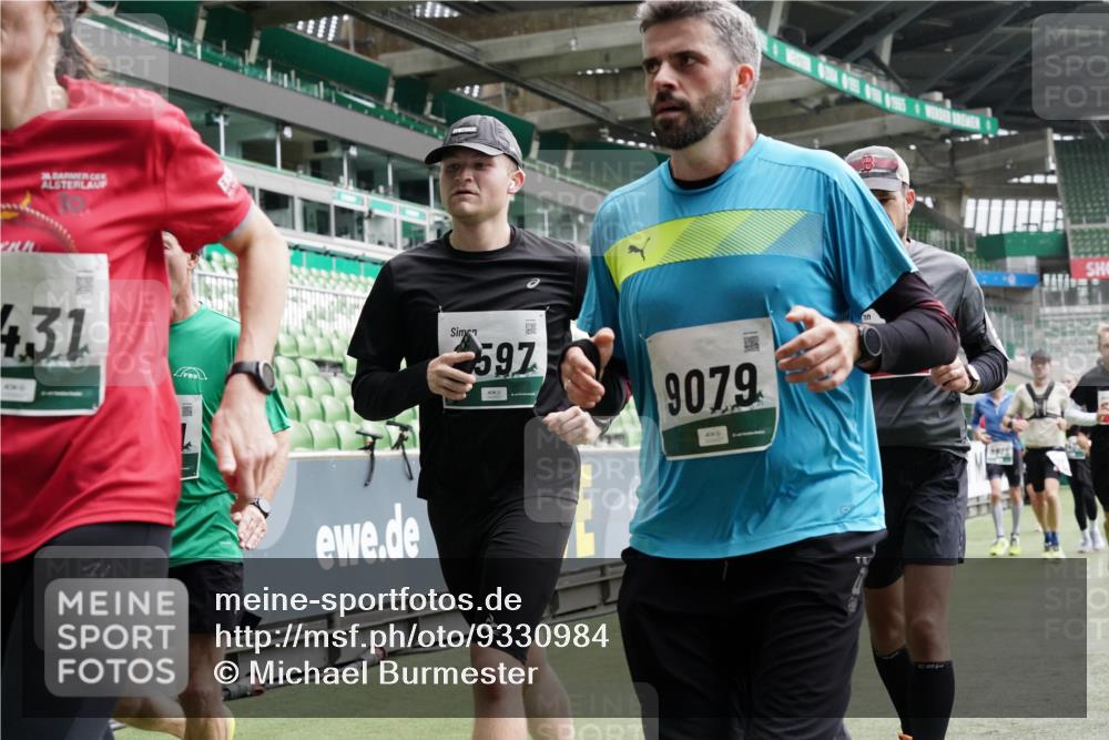 05.10.2025 - 20. swb-Marathon Bremen Michael Burmester http://msf.ph/oto/9330984 05.10.2025 13:03:19 Laufen im Stadion 227, 293, 375, 396, 527, 616, 721, 725, 764, 828, 958, 1067, 1178, 1275, 1331, 1405, 1425, 1469, 1507, 1514, 1568, 1670, 1705, 1836, 1944, 2016, 2339, 2357, 2375, 2393, 2407, 2597, 2696, 2791, 2960, 2984, 3019, 3147, 3313, 4026, 4321, 4714, 4767, 4769, 5410, 5431, 5523, 5527, 5755, 5763, 5867, 5884, 6138, 6215, 6417, 6447, 6481, 6666, 7315, 7316, 7407, 7540, 7607, 7653, 8375, 8526, 8957, 97, 518, 729, 921, 1121, 1704, 1733, 2772, 2774, 3424, 3917, 4129, 4847 meine-sportfotos.de
