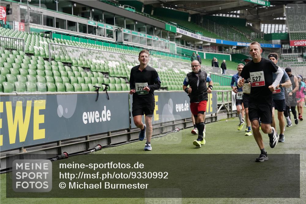 05.10.2025 - 20. swb-Marathon Bremen Michael Burmester http://msf.ph/oto/9330992 05.10.2025 13:03:21 Laufen im Stadion 227, 293, 375, 396, 527, 616, 721, 725, 764, 828, 958, 1067, 1178, 1275, 1331, 1405, 1425, 1469, 1507, 1514, 1568, 1670, 1705, 1836, 1944, 2016, 2339, 2357, 2375, 2393, 2407, 2567, 2597, 2696, 2791, 2960, 2984, 3019, 3147, 3313, 4026, 4321, 4714, 4767, 4769, 5410, 5431, 5523, 5527, 5755, 5763, 5867, 5884, 5966, 6138, 6215, 6414, 6417, 6447, 6481, 6666, 7315, 7316, 7407, 7540, 7607, 7653, 8375, 8526, 8957, 97, 518, 729, 921, 1121, 1704, 1733, 2393, 2772, 2774, 3424, 3917, 4129 meine-sportfotos.de