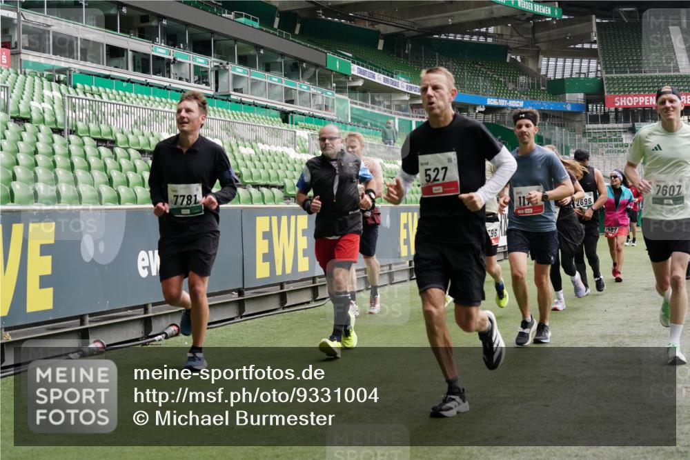 05.10.2025 - 20. swb-Marathon Bremen Michael Burmester http://msf.ph/oto/9331004 05.10.2025 13:03:22 Laufen im Stadion 227, 293, 375, 396, 527, 616, 721, 725, 764, 828, 958, 1067, 1178, 1275, 1331, 1405, 1425, 1469, 1507, 1514, 1568, 1670, 1705, 1836, 1944, 2016, 2339, 2357, 2375, 2407, 2567, 2597, 2696, 2791, 2960, 2984, 3019, 3147, 3313, 4026, 4321, 4714, 4767, 4769, 5410, 5431, 5523, 5527, 5755, 5763, 5867, 5884, 5966, 6138, 6215, 6414, 6417, 6447, 6481, 6666, 7315, 7316, 7407, 7540, 7607, 7653, 8375, 8526, 8957, 97, 518, 729, 921, 1121, 1704, 1733, 2393, 2772, 2774, 3424, 3917, 4129 meine-sportfotos.de