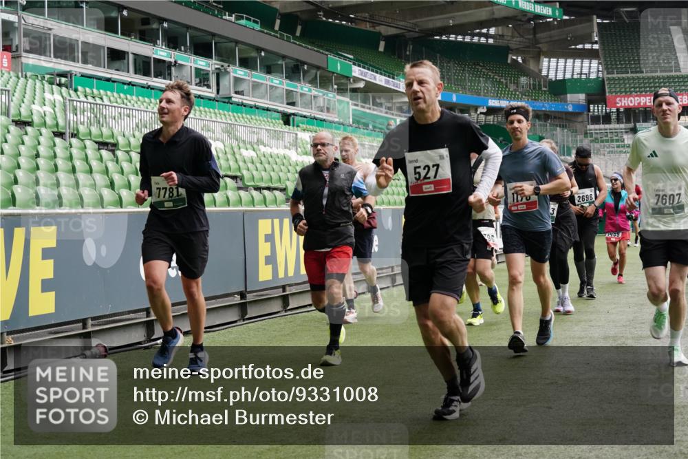05.10.2025 - 20. swb-Marathon Bremen Michael Burmester http://msf.ph/oto/9331008 05.10.2025 13:03:22 Laufen im Stadion 227, 293, 375, 396, 527, 616, 721, 725, 764, 828, 958, 1067, 1178, 1275, 1331, 1405, 1425, 1469, 1507, 1514, 1568, 1670, 1705, 1836, 1944, 2016, 2339, 2357, 2375, 2407, 2567, 2597, 2696, 2791, 2960, 2984, 3019, 3147, 3313, 4026, 4321, 4714, 4767, 4769, 5410, 5431, 5523, 5527, 5755, 5763, 5867, 5884, 5966, 6138, 6215, 6414, 6417, 6447, 6481, 6666, 7315, 7316, 7407, 7540, 7607, 7653, 8375, 8526, 8957, 97, 518, 729, 921, 1121, 1704, 1733, 2393, 2772, 2774, 3424, 3917, 4129 meine-sportfotos.de