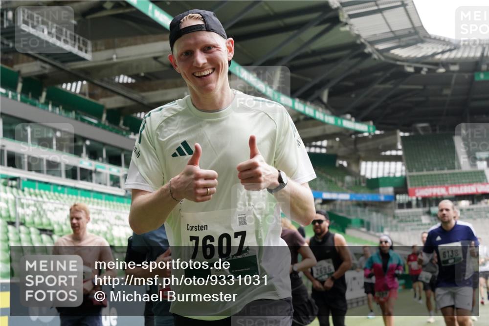 05.10.2025 - 20. swb-Marathon Bremen Michael Burmester http://msf.ph/oto/9331031 05.10.2025 13:03:24 Laufen im Stadion 227, 293, 375, 396, 527, 616, 721, 725, 764, 828, 958, 1067, 1178, 1275, 1331, 1336, 1425, 1469, 1507, 1514, 1568, 1670, 1705, 1836, 1944, 2016, 2339, 2357, 2375, 2407, 2567, 2597, 2696, 2791, 2960, 2984, 3019, 3037, 3147, 3313, 4026, 4321, 4714, 4767, 4769, 5410, 5431, 5489, 5523, 5527, 5755, 5763, 5867, 5884, 5966, 6138, 6215, 6414, 6417, 6447, 6481, 6666, 7315, 7316, 7407, 7540, 7607, 7653, 8375, 8526, 8957, 97, 518, 729, 1121, 1704, 1733, 2393, 2772, 3424, 3917 meine-sportfotos.de