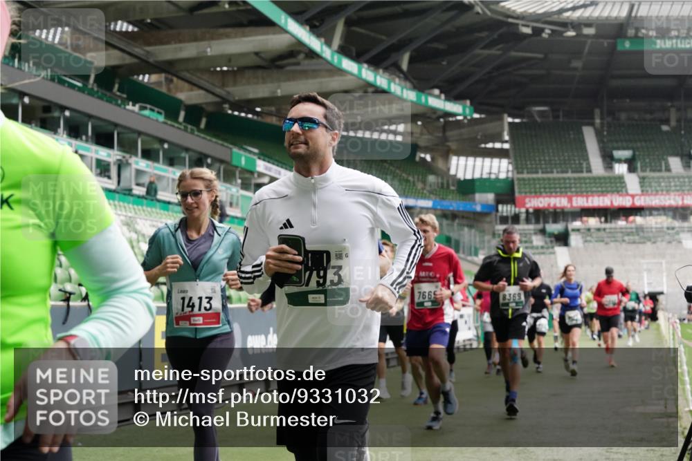 05.10.2025 - 20. swb-Marathon Bremen Michael Burmester http://msf.ph/oto/9331032 05.10.2025 13:04:05 Laufen im Stadion 100, 360, 414, 470, 592, 898, 958, 1019, 1067, 1080, 1084, 1275, 1331, 1336, 1413, 1468, 1478, 1507, 1514, 1695, 1852, 1914, 1975, 1997, 2016, 2333, 2339, 2375, 2567, 2617, 3037, 3072, 3313, 3346, 3485, 4005, 4053, 4087, 4243, 4335, 4453, 4462, 4524, 4528, 4637, 4638, 4651, 4757, 4767, 4793, 4803, 4840, 4928, 5043, 5137, 5162, 5212, 5236, 5343, 5410, 5446, 5489, 5523, 5832, 5966, 5969, 6011, 6138, 6145, 6287, 6414, 6447, 6529, 6584, 6635, 227, 375, 396, 2597 meine-sportfotos.de
