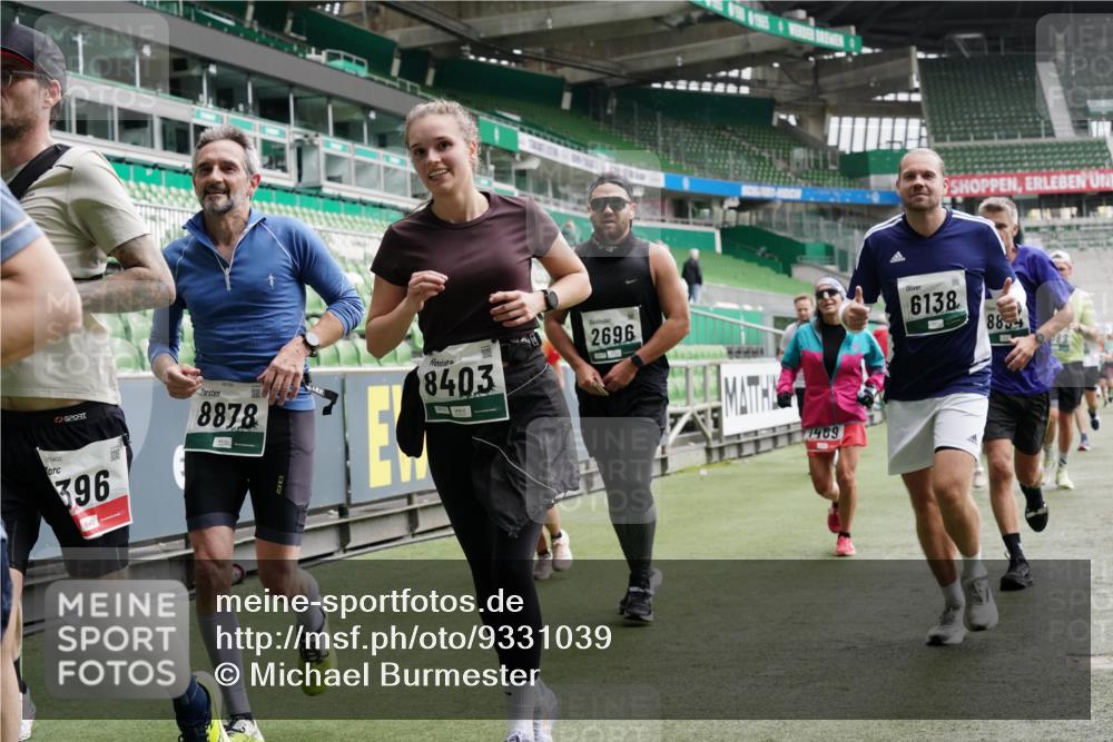 05.10.2025 - 20. swb-Marathon Bremen Michael Burmester http://msf.ph/oto/9331039 05.10.2025 13:03:25 Laufen im Stadion 227, 293, 375, 396, 527, 616, 721, 725, 764, 958, 1067, 1178, 1275, 1331, 1336, 1425, 1469, 1507, 1514, 1568, 1670, 1705, 1836, 1944, 2016, 2339, 2357, 2375, 2407, 2567, 2597, 2696, 2791, 2960, 2984, 3019, 3037, 3147, 3313, 4026, 4321, 4528, 4767, 4769, 5410, 5431, 5489, 5523, 5527, 5755, 5763, 5867, 5884, 5966, 6138, 6215, 6414, 6417, 6447, 6481, 6666, 7315, 7316, 7407, 7540, 7607, 7653, 8375, 8526, 8957, 97, 518, 729, 1121, 1704, 1733, 2393, 2772, 3424, 3917 meine-sportfotos.de