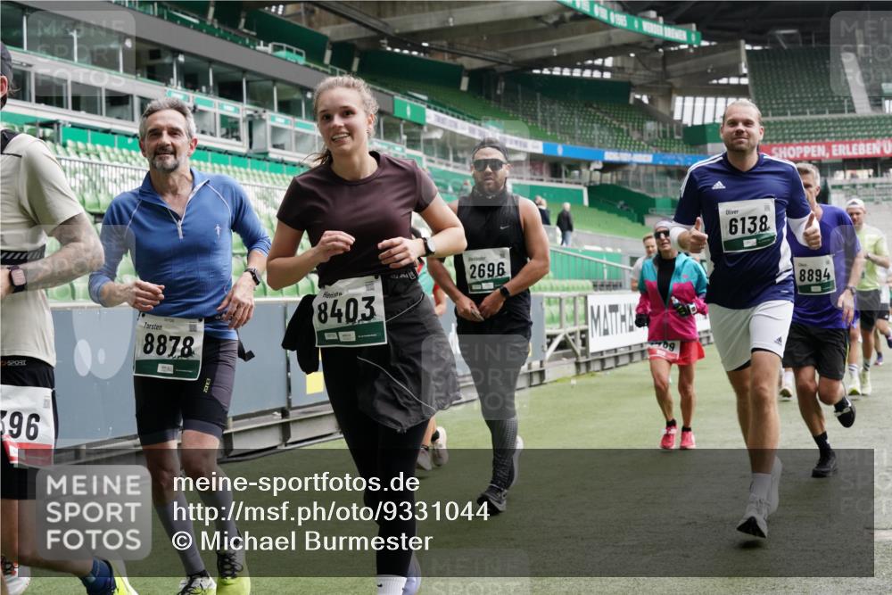 05.10.2025 - 20. swb-Marathon Bremen Michael Burmester http://msf.ph/oto/9331044 05.10.2025 13:03:25 Laufen im Stadion 227, 293, 375, 396, 527, 616, 721, 725, 764, 958, 1067, 1178, 1275, 1331, 1336, 1425, 1469, 1507, 1514, 1568, 1670, 1705, 1836, 1944, 2016, 2339, 2357, 2375, 2407, 2567, 2597, 2696, 2791, 2960, 2984, 3019, 3037, 3147, 3313, 4026, 4321, 4528, 4767, 4769, 5410, 5431, 5489, 5523, 5527, 5755, 5763, 5867, 5884, 5966, 6138, 6215, 6414, 6417, 6447, 6481, 6666, 7315, 7316, 7407, 7540, 7607, 7653, 8375, 8526, 8957, 97, 518, 729, 1121, 1704, 1733, 2393, 2772, 3424, 3917 meine-sportfotos.de