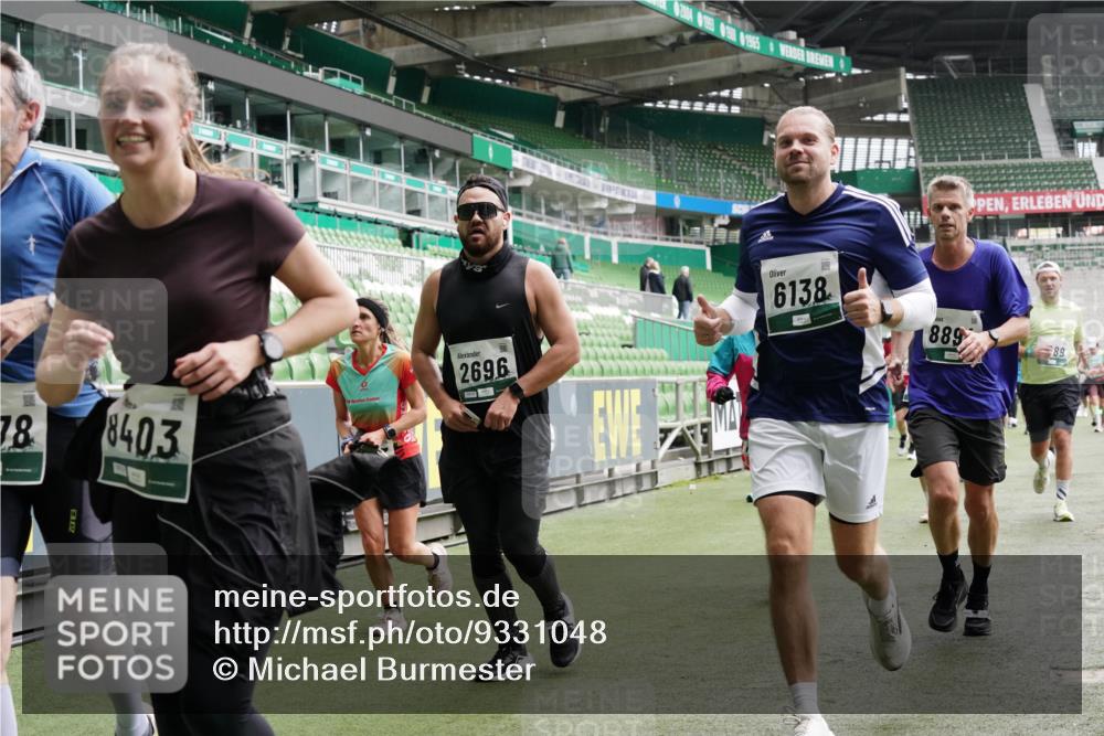 05.10.2025 - 20. swb-Marathon Bremen Michael Burmester http://msf.ph/oto/9331048 05.10.2025 13:03:25 Laufen im Stadion 227, 293, 375, 396, 527, 616, 721, 725, 764, 958, 1067, 1178, 1275, 1331, 1336, 1425, 1469, 1507, 1514, 1568, 1670, 1705, 1836, 1944, 2016, 2339, 2357, 2375, 2407, 2567, 2597, 2696, 2791, 2960, 2984, 3019, 3037, 3147, 3313, 4026, 4321, 4528, 4767, 4769, 5410, 5431, 5489, 5523, 5527, 5755, 5763, 5867, 5884, 5966, 6138, 6215, 6414, 6417, 6447, 6481, 6666, 7315, 7316, 7407, 7540, 7607, 7653, 8375, 8526, 8957, 97, 518, 729, 1121, 1704, 1733, 2393, 2772, 3424, 3917 meine-sportfotos.de