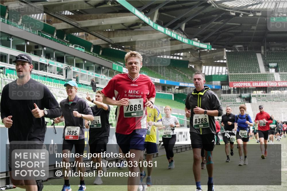 05.10.2025 - 20. swb-Marathon Bremen Michael Burmester http://msf.ph/oto/9331051 05.10.2025 13:04:07 Laufen im Stadion 100, 360, 414, 470, 592, 607, 898, 958, 1012, 1019, 1067, 1080, 1084, 1275, 1331, 1336, 1413, 1468, 1478, 1514, 1695, 1852, 1914, 1975, 1997, 2016, 2333, 2339, 2375, 2567, 2617, 3037, 3072, 3346, 3485, 4005, 4053, 4087, 4243, 4335, 4453, 4462, 4524, 4528, 4637, 4638, 4651, 4757, 4767, 4793, 4803, 4840, 4928, 5043, 5137, 5162, 5212, 5236, 5343, 5410, 5446, 5464, 5489, 5523, 5832, 5966, 5969, 6011, 6145, 6287, 6414, 6447, 6529, 6584, 6635, 227, 375, 396, 2597 meine-sportfotos.de