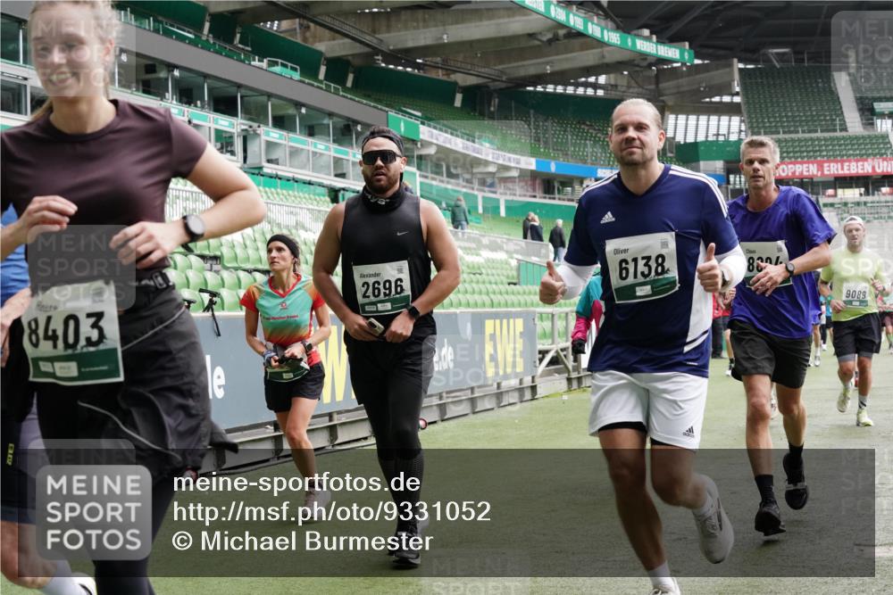 05.10.2025 - 20. swb-Marathon Bremen Michael Burmester http://msf.ph/oto/9331052 05.10.2025 13:03:25 Laufen im Stadion 227, 293, 375, 396, 527, 616, 721, 725, 764, 958, 1067, 1178, 1275, 1331, 1336, 1425, 1469, 1507, 1514, 1568, 1670, 1705, 1836, 1944, 2016, 2339, 2357, 2375, 2407, 2567, 2597, 2696, 2791, 2960, 2984, 3019, 3037, 3147, 3313, 4026, 4321, 4528, 4767, 4769, 5410, 5431, 5489, 5523, 5527, 5755, 5763, 5867, 5884, 5966, 6138, 6215, 6414, 6417, 6447, 6481, 6666, 7315, 7316, 7407, 7540, 7607, 7653, 8375, 8526, 8957, 97, 518, 729, 1121, 1704, 1733, 2393, 2772, 3424, 3917 meine-sportfotos.de