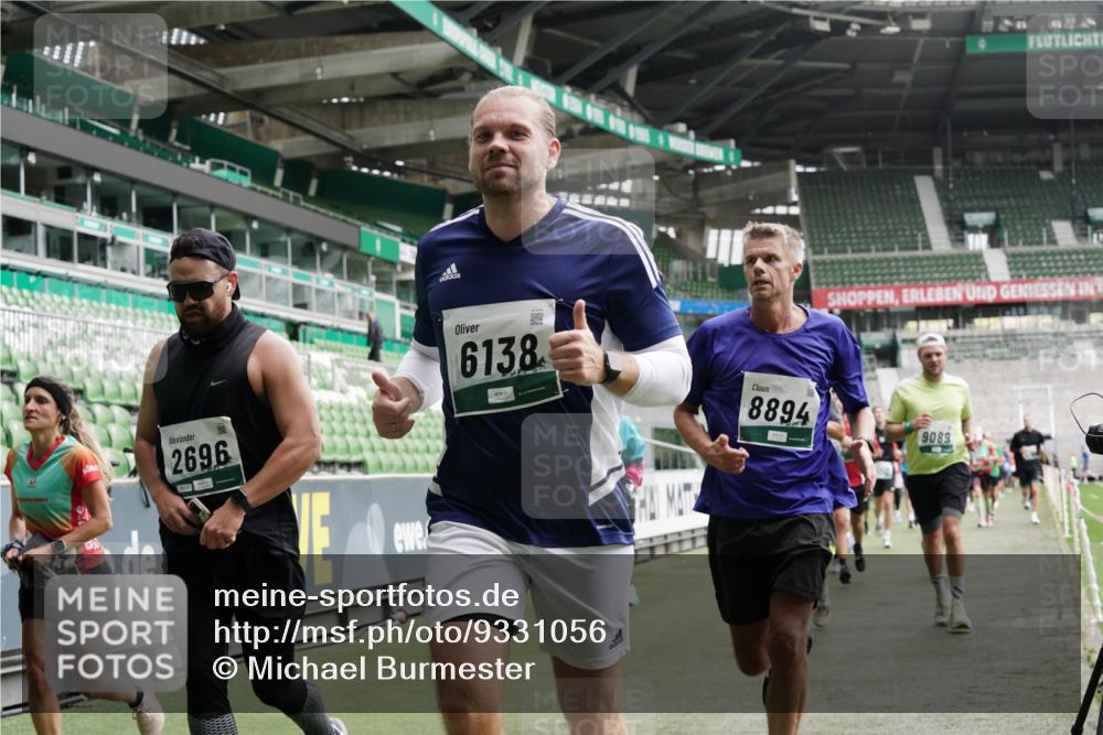 05.10.2025 - 20. swb-Marathon Bremen Michael Burmester http://msf.ph/oto/9331056 05.10.2025 13:03:26 Laufen im Stadion 227, 293, 375, 396, 527, 616, 721, 725, 764, 958, 1067, 1178, 1275, 1331, 1336, 1425, 1469, 1507, 1514, 1568, 1670, 1705, 1836, 1944, 2016, 2339, 2357, 2375, 2407, 2567, 2597, 2696, 2791, 2960, 2984, 3019, 3037, 3147, 3313, 4026, 4321, 4528, 4767, 4769, 5410, 5431, 5489, 5523, 5527, 5755, 5763, 5867, 5884, 5966, 6138, 6145, 6215, 6414, 6417, 6447, 6481, 6666, 7315, 7316, 7407, 7540, 7607, 7653, 8375, 8526, 8957, 97, 518, 729, 1121, 1704, 1733, 2393, 2772, 3424, 3917 meine-sportfotos.de