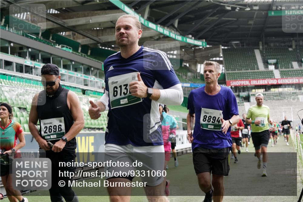 05.10.2025 - 20. swb-Marathon Bremen Michael Burmester http://msf.ph/oto/9331060 05.10.2025 13:03:26 Laufen im Stadion 227, 293, 375, 396, 527, 616, 721, 725, 764, 958, 1067, 1178, 1275, 1331, 1336, 1425, 1469, 1507, 1514, 1568, 1670, 1705, 1836, 1944, 2016, 2339, 2357, 2375, 2407, 2567, 2597, 2696, 2791, 2960, 2984, 3019, 3037, 3147, 3313, 4026, 4321, 4528, 4767, 4769, 5410, 5431, 5489, 5523, 5527, 5755, 5763, 5867, 5884, 5966, 6138, 6145, 6215, 6414, 6417, 6447, 6481, 6666, 7315, 7316, 7407, 7540, 7607, 7653, 8375, 8526, 8957, 97, 518, 729, 1121, 1704, 1733, 2393, 2772, 3424, 3917 meine-sportfotos.de