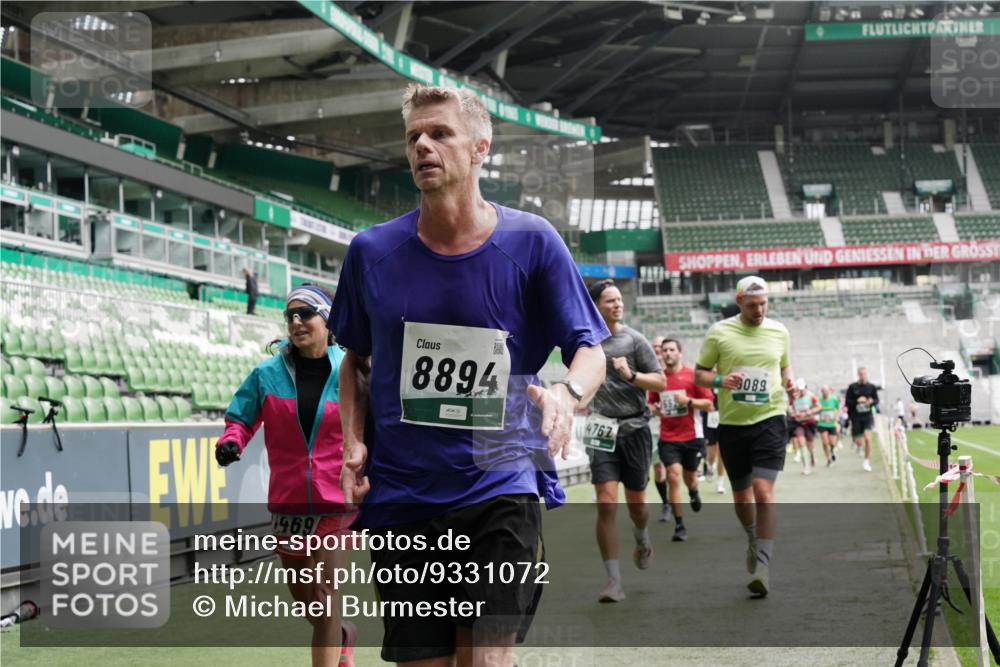 05.10.2025 - 20. swb-Marathon Bremen Michael Burmester http://msf.ph/oto/9331072 05.10.2025 13:03:27 Laufen im Stadion 227, 293, 375, 396, 527, 616, 721, 725, 764, 958, 1067, 1178, 1275, 1331, 1336, 1425, 1469, 1507, 1514, 1568, 1670, 1705, 1836, 1944, 2016, 2339, 2357, 2375, 2407, 2567, 2597, 2696, 2791, 2960, 2984, 3019, 3037, 3147, 3313, 4026, 4321, 4528, 4767, 4769, 5162, 5410, 5431, 5489, 5523, 5527, 5763, 5867, 5884, 5966, 6138, 6145, 6215, 6414, 6417, 6447, 6481, 6666, 7315, 7316, 7407, 7540, 7607, 7653, 8375, 8526, 97, 518, 721, 729, 1121, 1704, 1733, 2393, 2772, 3424, 3917 meine-sportfotos.de