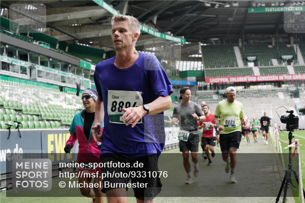 05.10.2025 - 20. swb-Marathon Bremen Michael Burmester http://msf.ph/oto/9331076 05.10.2025 13:03:27 Laufen im Stadion 227, 293, 375, 396, 527, 616, 721, 725, 764, 958, 1067, 1178, 1275, 1331, 1336, 1425, 1469, 1507, 1514, 1568, 1670, 1705, 1836, 1944, 2016, 2339, 2357, 2375, 2407, 2567, 2597, 2696, 2791, 2960, 2984, 3019, 3037, 3147, 3313, 4026, 4321, 4528, 4767, 4769, 5162, 5410, 5431, 5489, 5523, 5527, 5763, 5867, 5884, 5966, 6138, 6145, 6215, 6414, 6417, 6447, 6481, 6666, 7315, 7316, 7407, 7540, 7607, 7653, 8375, 8526, 97, 518, 721, 729, 1121, 1704, 1733, 2393, 2772, 3424, 3917 meine-sportfotos.de