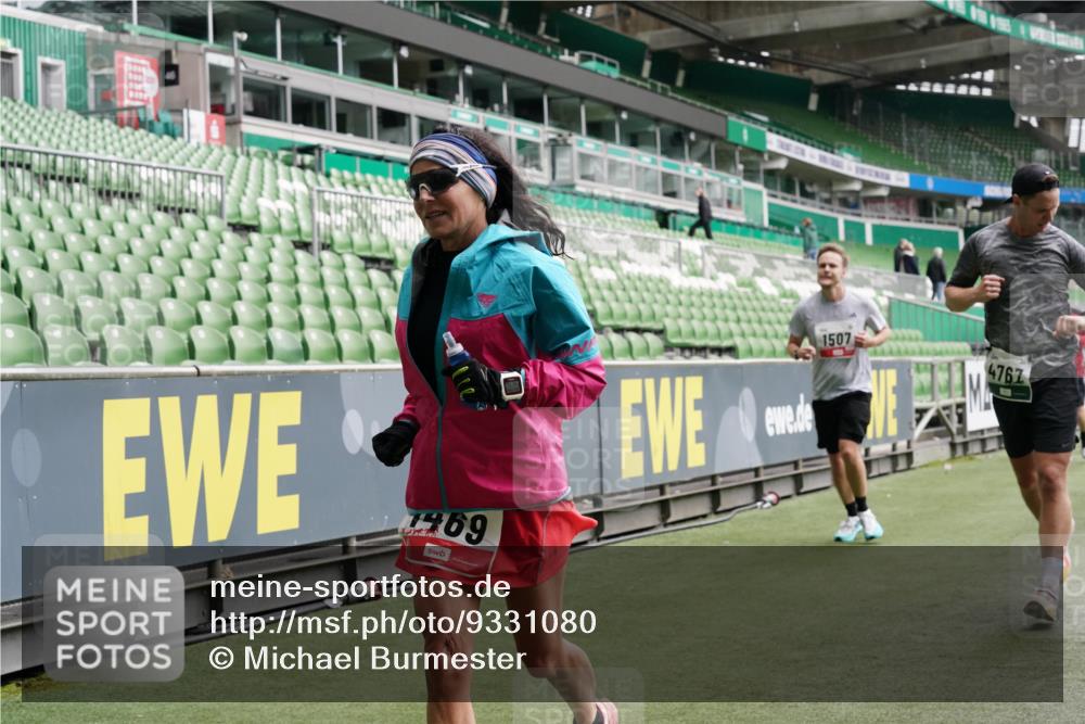 05.10.2025 - 20. swb-Marathon Bremen Michael Burmester http://msf.ph/oto/9331080 05.10.2025 13:03:28 Laufen im Stadion 227, 293, 375, 396, 527, 616, 725, 764, 958, 1067, 1178, 1275, 1331, 1336, 1425, 1469, 1507, 1514, 1568, 1670, 1705, 1836, 1944, 2016, 2339, 2357, 2375, 2407, 2567, 2597, 2696, 2791, 2960, 2984, 3019, 3037, 3147, 3313, 4026, 4321, 4528, 4767, 4769, 5162, 5236, 5410, 5431, 5489, 5523, 5527, 5763, 5867, 5884, 5966, 6138, 6145, 6215, 6414, 6417, 6447, 6481, 6529, 6666, 7315, 7316, 7407, 7540, 7607, 7653, 8375, 8526, 97, 293, 518, 721, 729, 1121, 1704, 1733, 2393, 2772, 3424, 3917 meine-sportfotos.de