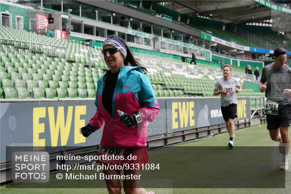 05.10.2025 - 20. swb-Marathon Bremen Michael Burmester http://msf.ph/oto/9331084 05.10.2025 13:03:28 Laufen im Stadion 227, 293, 375, 396, 527, 616, 725, 764, 958, 1067, 1178, 1275, 1331, 1336, 1425, 1469, 1507, 1514, 1568, 1670, 1705, 1836, 1944, 2016, 2339, 2357, 2375, 2407, 2567, 2597, 2696, 2791, 2960, 2984, 3019, 3037, 3147, 3313, 4026, 4321, 4528, 4767, 4769, 5162, 5236, 5410, 5431, 5489, 5523, 5527, 5763, 5867, 5884, 5966, 6138, 6145, 6215, 6414, 6417, 6447, 6481, 6529, 6666, 7315, 7316, 7407, 7540, 7607, 7653, 8375, 8526, 97, 293, 518, 721, 729, 1121, 1704, 1733, 2393, 2772, 3424, 3917 meine-sportfotos.de
