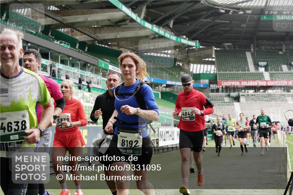 05.10.2025 - 20. swb-Marathon Bremen Michael Burmester http://msf.ph/oto/9331095 05.10.2025 13:04:11 Laufen im Stadion 100, 360, 414, 470, 592, 607, 898, 958, 1012, 1019, 1067, 1080, 1084, 1275, 1331, 1336, 1413, 1468, 1478, 1514, 1695, 1852, 1914, 1975, 1997, 2016, 2086, 2333, 2339, 2375, 2567, 2617, 3037, 3072, 3346, 3485, 4005, 4053, 4087, 4243, 4244, 4335, 4453, 4462, 4524, 4528, 4637, 4638, 4651, 4757, 4793, 4803, 4840, 4928, 5043, 5137, 5162, 5212, 5236, 5343, 5446, 5464, 5489, 5523, 5832, 5966, 5969, 6011, 6145, 6287, 6414, 6447, 6529, 6584, 6635, 227, 375, 396, 2597 meine-sportfotos.de