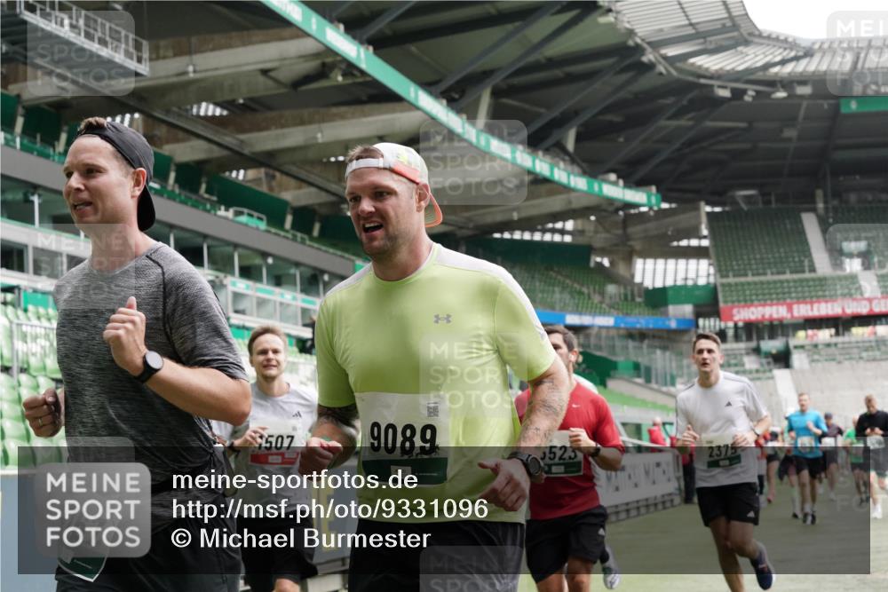 05.10.2025 - 20. swb-Marathon Bremen Michael Burmester http://msf.ph/oto/9331096 05.10.2025 13:03:29 Laufen im Stadion 227, 375, 396, 527, 616, 725, 764, 958, 1067, 1178, 1275, 1331, 1336, 1425, 1469, 1507, 1514, 1568, 1670, 1705, 1836, 1944, 2016, 2339, 2357, 2375, 2407, 2567, 2597, 2696, 2791, 2960, 2984, 3019, 3037, 3147, 3313, 4026, 4321, 4528, 4767, 4769, 5162, 5236, 5410, 5431, 5489, 5523, 5527, 5763, 5867, 5884, 5966, 6138, 6145, 6215, 6414, 6417, 6447, 6481, 6529, 6666, 7315, 7316, 7407, 7540, 7607, 7653, 8375, 8526, 97, 293, 518, 721, 729, 1121, 1704, 1733, 2393, 2772, 3424, 3917 meine-sportfotos.de