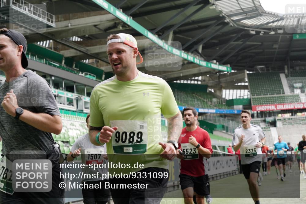 05.10.2025 - 20. swb-Marathon Bremen Michael Burmester http://msf.ph/oto/9331099 05.10.2025 13:03:30 Laufen im Stadion 227, 375, 396, 527, 616, 725, 764, 958, 1067, 1178, 1275, 1331, 1336, 1425, 1469, 1507, 1514, 1568, 1670, 1705, 1836, 2016, 2339, 2357, 2375, 2407, 2567, 2597, 2696, 2791, 2960, 2984, 3019, 3037, 3147, 3313, 4026, 4321, 4528, 4767, 4769, 5162, 5236, 5410, 5431, 5489, 5523, 5527, 5763, 5867, 5884, 5966, 6138, 6145, 6215, 6414, 6417, 6447, 6481, 6529, 6666, 7315, 7316, 7407, 7540, 7607, 7653, 8375, 8526, 97, 293, 518, 721, 1121, 1704, 1733, 2393, 2772, 3424, 3917 meine-sportfotos.de