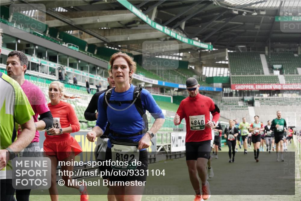 05.10.2025 - 20. swb-Marathon Bremen Michael Burmester http://msf.ph/oto/9331104 05.10.2025 13:04:11 Laufen im Stadion 100, 360, 414, 470, 592, 607, 898, 958, 1012, 1019, 1067, 1080, 1084, 1275, 1331, 1336, 1413, 1468, 1478, 1514, 1695, 1852, 1914, 1975, 1997, 2016, 2086, 2333, 2339, 2375, 2567, 2617, 3037, 3072, 3346, 3485, 4005, 4053, 4087, 4243, 4244, 4335, 4453, 4462, 4524, 4528, 4637, 4638, 4651, 4757, 4793, 4803, 4840, 4928, 5043, 5137, 5162, 5212, 5236, 5343, 5446, 5464, 5489, 5523, 5832, 5966, 5969, 6011, 6145, 6287, 6414, 6447, 6529, 6584, 6635, 227, 375, 396, 2597 meine-sportfotos.de