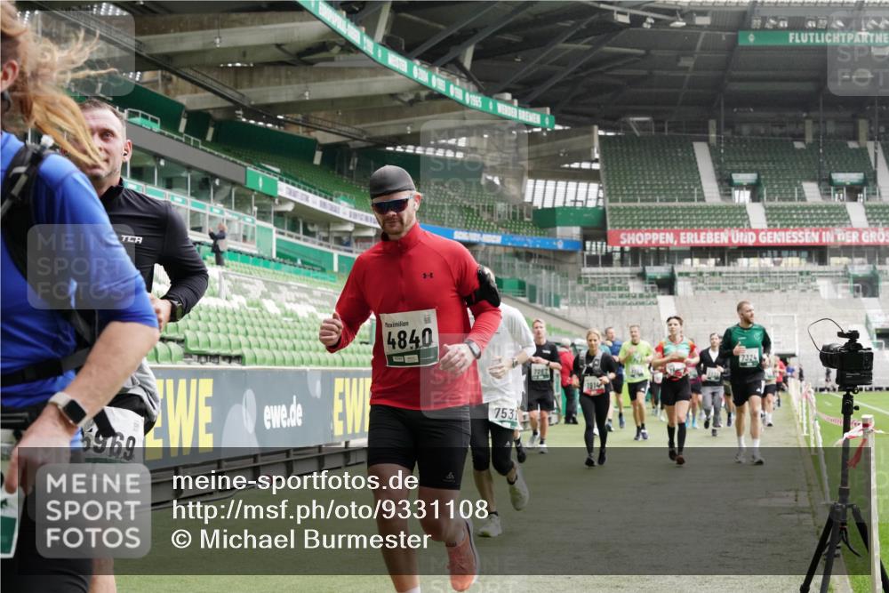 05.10.2025 - 20. swb-Marathon Bremen Michael Burmester http://msf.ph/oto/9331108 05.10.2025 13:04:12 Laufen im Stadion 100, 360, 414, 470, 592, 607, 898, 958, 1012, 1019, 1067, 1080, 1084, 1331, 1336, 1413, 1468, 1478, 1514, 1695, 1852, 1914, 1975, 1997, 2016, 2086, 2333, 2339, 2375, 2567, 2617, 2989, 3037, 3072, 3346, 3485, 4005, 4053, 4087, 4243, 4244, 4335, 4453, 4462, 4501, 4524, 4528, 4637, 4638, 4651, 4757, 4793, 4803, 4840, 4928, 5043, 5082, 5137, 5162, 5212, 5236, 5343, 5446, 5464, 5489, 5523, 5832, 5966, 5969, 6011, 6145, 6287, 6414, 6447, 6529, 6584, 6635, 227, 375, 396, 2597 meine-sportfotos.de