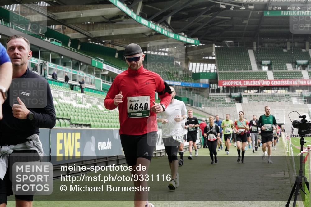 05.10.2025 - 20. swb-Marathon Bremen Michael Burmester http://msf.ph/oto/9331116 05.10.2025 13:04:12 Laufen im Stadion 100, 360, 414, 470, 592, 607, 898, 958, 1012, 1019, 1067, 1080, 1084, 1331, 1336, 1413, 1468, 1478, 1514, 1695, 1852, 1914, 1975, 1997, 2016, 2086, 2333, 2339, 2375, 2567, 2617, 2989, 3037, 3072, 3346, 3485, 4005, 4053, 4087, 4243, 4244, 4335, 4453, 4462, 4501, 4524, 4528, 4637, 4638, 4651, 4757, 4793, 4803, 4840, 4928, 5043, 5082, 5137, 5162, 5212, 5236, 5343, 5446, 5464, 5489, 5523, 5832, 5966, 5969, 6011, 6145, 6287, 6414, 6447, 6529, 6584, 6635, 227, 375, 396, 2597 meine-sportfotos.de