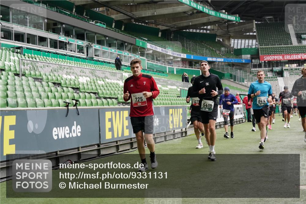 05.10.2025 - 20. swb-Marathon Bremen Michael Burmester http://msf.ph/oto/9331131 05.10.2025 13:03:33 Laufen im Stadion 227, 375, 396, 527, 592, 725, 764, 958, 1067, 1178, 1275, 1331, 1336, 1425, 1469, 1507, 1514, 1568, 1670, 1705, 1836, 2016, 2339, 2357, 2375, 2407, 2567, 2597, 2696, 2791, 2960, 2984, 3019, 3037, 3147, 3313, 4026, 4053, 4087, 4321, 4453, 4462, 4528, 4651, 4767, 4769, 5043, 5162, 5236, 5410, 5431, 5489, 5523, 5527, 5763, 5867, 5966, 6138, 6145, 6215, 6414, 6417, 6447, 6481, 6529, 6584, 6666, 7315, 7316, 7540, 7607, 7653, 8375, 293, 721, 1121, 1733, 2393, 2772, 3424, 3917 meine-sportfotos.de
