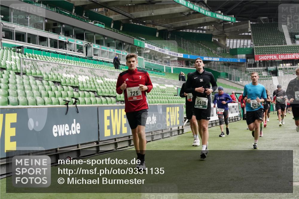 05.10.2025 - 20. swb-Marathon Bremen Michael Burmester http://msf.ph/oto/9331135 05.10.2025 13:03:33 Laufen im Stadion 227, 375, 396, 527, 592, 725, 764, 958, 1067, 1178, 1275, 1331, 1336, 1425, 1469, 1507, 1514, 1568, 1670, 1705, 1836, 2016, 2339, 2357, 2375, 2407, 2567, 2597, 2696, 2791, 2960, 2984, 3019, 3037, 3147, 3313, 4026, 4053, 4087, 4321, 4453, 4462, 4528, 4651, 4767, 4769, 5043, 5162, 5236, 5410, 5431, 5489, 5523, 5527, 5763, 5867, 5966, 6138, 6145, 6215, 6414, 6417, 6447, 6481, 6529, 6584, 6666, 7315, 7316, 7540, 7607, 7653, 8375, 293, 721, 1121, 1733, 2393, 2772, 3424, 3917 meine-sportfotos.de