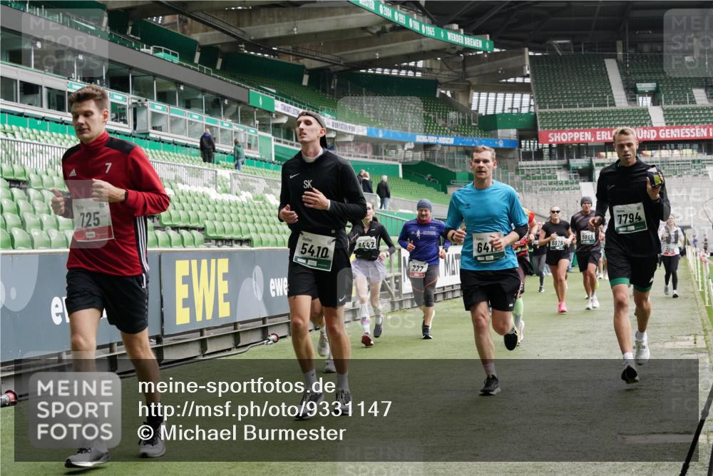05.10.2025 - 20. swb-Marathon Bremen Michael Burmester http://msf.ph/oto/9331147 05.10.2025 13:03:34 Laufen im Stadion 227, 375, 396, 527, 592, 725, 764, 958, 1067, 1178, 1275, 1331, 1336, 1425, 1469, 1507, 1514, 1568, 1670, 1705, 1836, 2016, 2339, 2357, 2375, 2407, 2567, 2597, 2696, 2791, 2960, 2984, 3019, 3037, 3147, 3313, 4026, 4053, 4087, 4321, 4453, 4462, 4528, 4651, 4767, 4769, 5043, 5162, 5236, 5410, 5431, 5489, 5523, 5527, 5763, 5867, 5966, 6138, 6145, 6215, 6414, 6417, 6447, 6481, 6529, 6584, 6666, 7315, 7316, 7540, 7607, 7653, 8375, 293, 721, 1121, 1733, 2393, 3424, 3917 meine-sportfotos.de