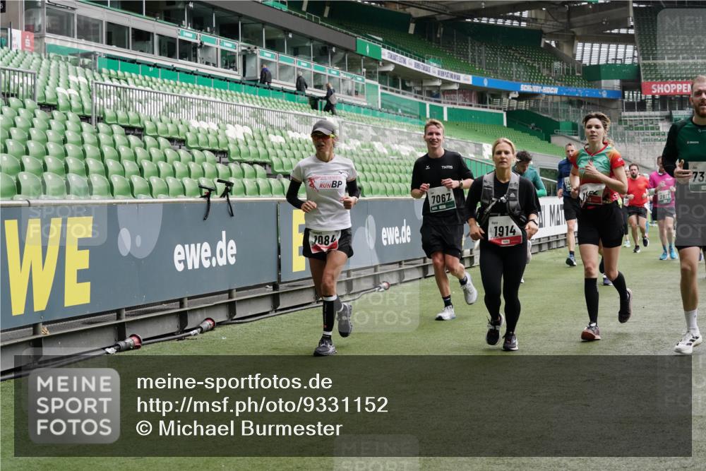 05.10.2025 - 20. swb-Marathon Bremen Michael Burmester http://msf.ph/oto/9331152 05.10.2025 13:04:15 Laufen im Stadion 100, 360, 414, 470, 592, 607, 898, 958, 1012, 1019, 1080, 1084, 1331, 1336, 1413, 1468, 1478, 1514, 1695, 1852, 1914, 1975, 1997, 2016, 2086, 2333, 2567, 2617, 2989, 3037, 3072, 3346, 3485, 4005, 4053, 4087, 4243, 4244, 4335, 4453, 4462, 4501, 4524, 4528, 4627, 4637, 4638, 4651, 4757, 4793, 4803, 4840, 4928, 5043, 5082, 5137, 5162, 5212, 5236, 5247, 5343, 5446, 5464, 5489, 5523, 5832, 5966, 5969, 6011, 6145, 6287, 6414, 6447, 6529, 6584, 6635, 396, 2597 meine-sportfotos.de