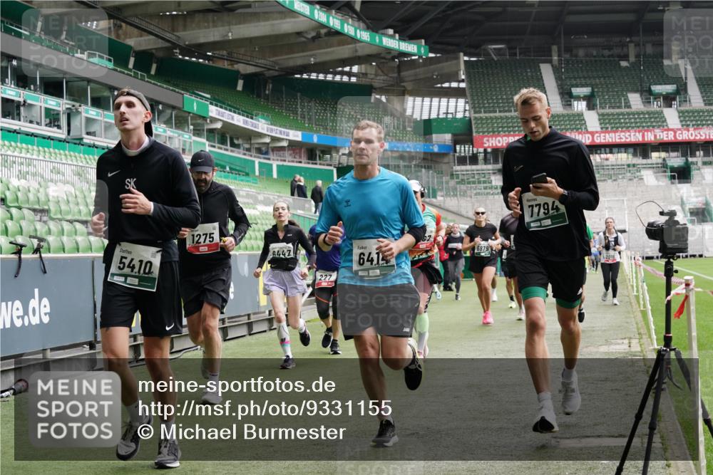 05.10.2025 - 20. swb-Marathon Bremen Michael Burmester http://msf.ph/oto/9331155 05.10.2025 13:03:35 Laufen im Stadion 227, 375, 396, 527, 592, 725, 764, 958, 1067, 1178, 1275, 1331, 1336, 1425, 1469, 1507, 1514, 1568, 1670, 1705, 1836, 1975, 2016, 2339, 2357, 2375, 2407, 2567, 2597, 2696, 2791, 2960, 2984, 3019, 3037, 3147, 3313, 4026, 4053, 4087, 4321, 4453, 4462, 4528, 4651, 4767, 4769, 5043, 5162, 5236, 5410, 5431, 5489, 5523, 5527, 5763, 5867, 5966, 6138, 6145, 6215, 6414, 6417, 6447, 6481, 6529, 6584, 6635, 6666, 7315, 7316, 7540, 7607, 7653, 8375, 293, 721, 1121, 1733, 2393, 3424 meine-sportfotos.de